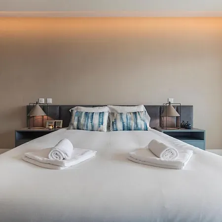 Apartment Modern & Charming W/pool By Lovelystay