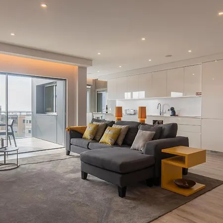 Apartment Modern & Charming W/pool By Lovelystay *