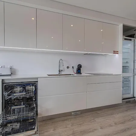 Modern & Charming W/pool By Lovelystay Apartment Alges
