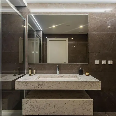 Apartment Modern & Charming W/pool By Lovelystay *