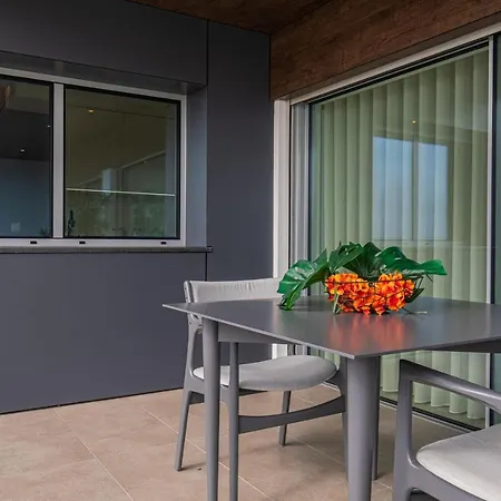 Apartment Modern & Charming W/pool By Lovelystay Alges