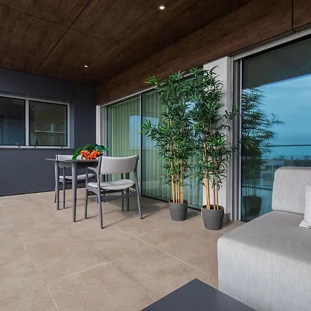 Modern & Charming W/pool By Lovelystay *