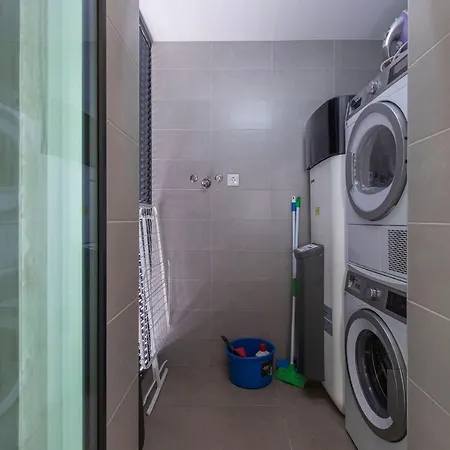 Modern & Charming W/pool By Lovelystay Apartment *