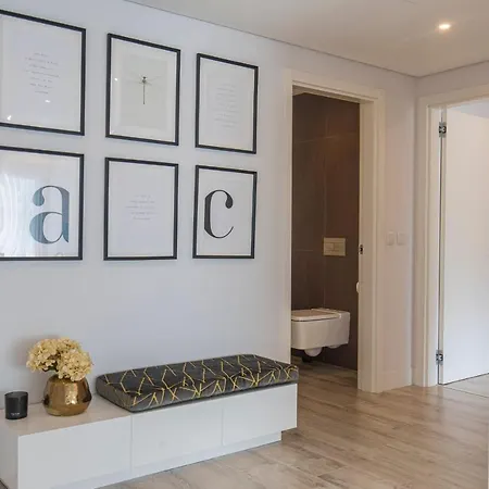 Modern & Charming W/pool By Lovelystay